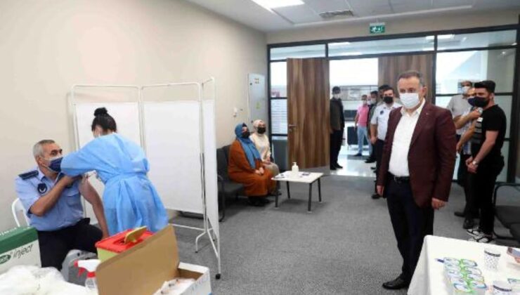 Bağcılar Belediyesi çalışanlarına Kovid-19 aşısı