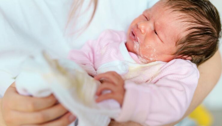 bebeklerde reflü belirtilerini azaltmanın yolları