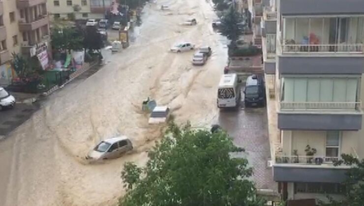 son dakika: başkent yağmura teslim! caddeleri sel bastı, araçlar sürüklendi