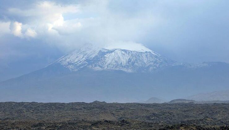 ‘türkiye’nin çatısı’ ağrı dağı’na kar yağdı, ortaya kartpostallık kareler çıktı