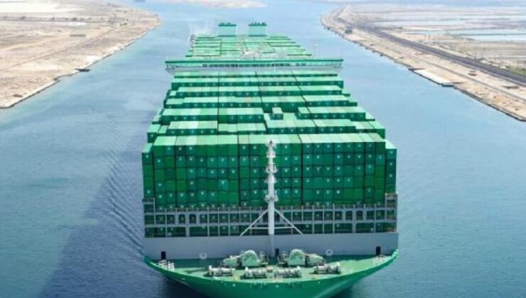 dünyanın en büyük konteynır gemisi ilk seferinde süveyş’i sorunsuz geçti