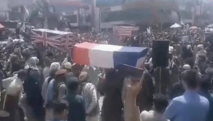 taliban, 20 yıllık savaşın bitmesini abd, fransa ve i̇ngiltere bayraklı cenaze töreniyle kutladı