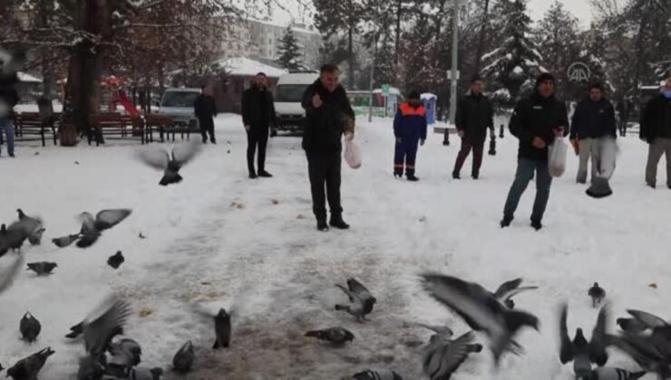 çubuk belediye başkanı demirbaş çocuklarla kar topu oynadı