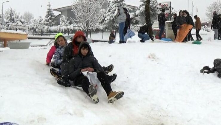 düzce’de çocukların kar eğlencesine büyükler de katıldı