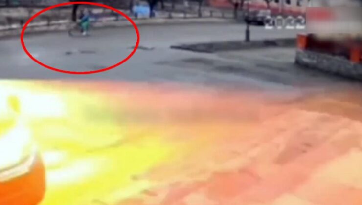 ukrayna’dan kan donduran görüntü! rusların attığı füze bisiklet süren çocuğun üstüne düştü