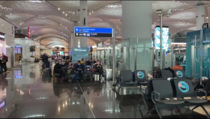ukraynalı ve rus yolcuların i̇stanbul havalimanlarında bekleyişi sürüyor
