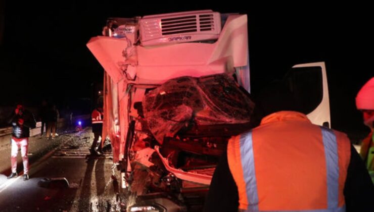 kamyonet, kamyona arkadan çarptı: 1 ölü, 1 yaralı