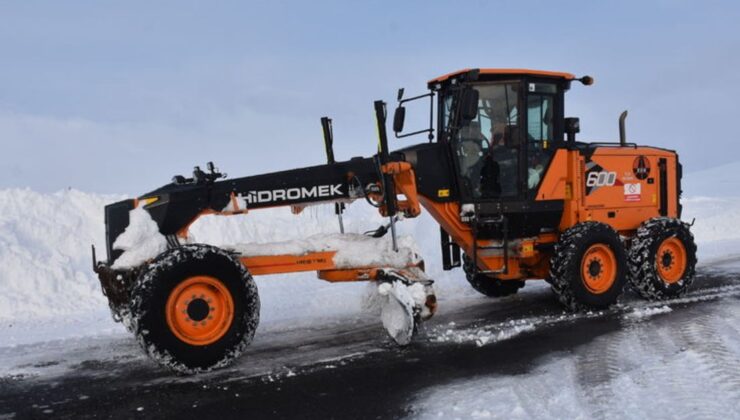 kars’ta karın kapattığı 101 köy yolu ulaşıma açıldı
