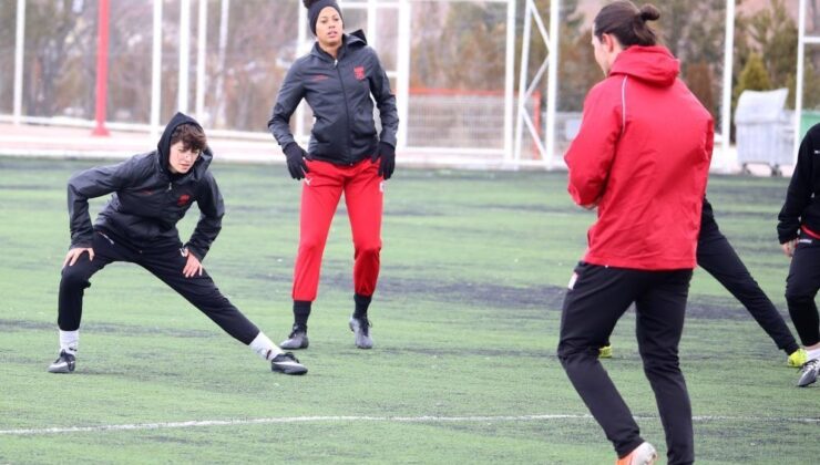 sivasspor kadın futbol takımı, gözünü lidere dikti!