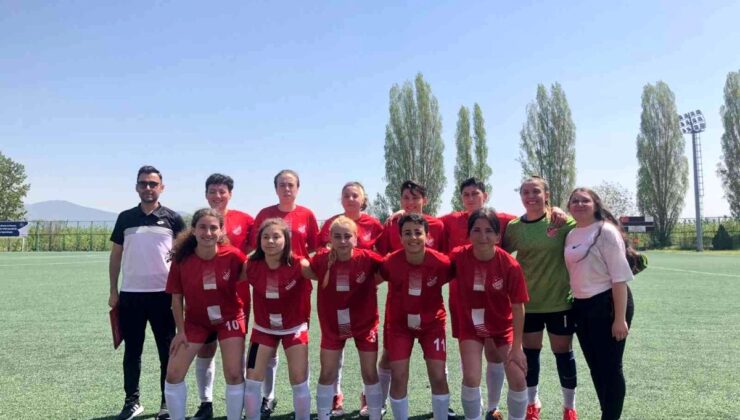 bilecikspor kadın futbol takımı gollerine devam ediyor