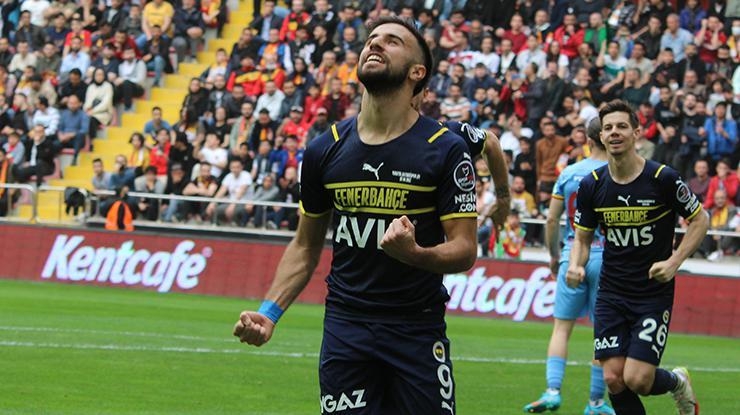 Fenerbahçede Diego Rossi’yi özel tebrik