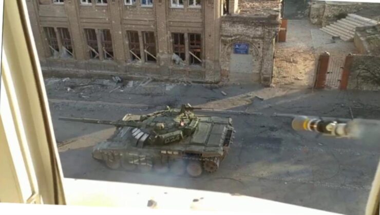 mariupol’de ilerleyen rus tankı el tipi tanksavar ile vuruldu