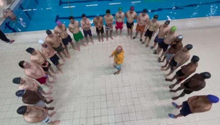 Yurtta kalan üniversiteli gençlere yüzme eğitimi veriliyor